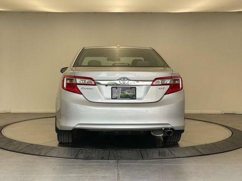 Used 2012 Toyota Camry XLE w/ Leather Pkg FWD image 4