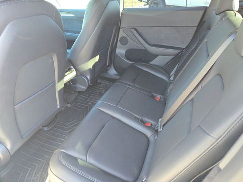 Used 2023 Tesla Model Y Performance image 14