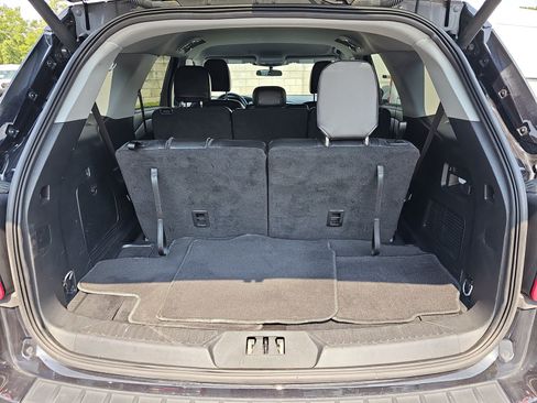 Used 2023 Ford Explorer XLT w/ Equipment Group 202A AWD/4WD image 13