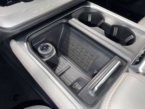 Used 2025 Ford Expedition Active image 23