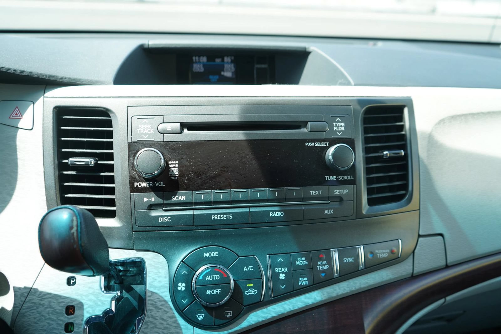 Used 2012 Toyota Sienna XLE FWD image 9
