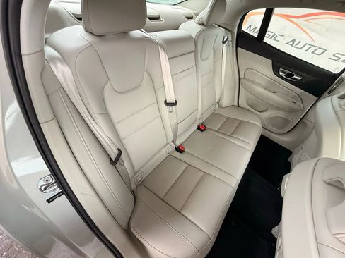 Used 2019 Volvo S60 T6 Momentum image 23
