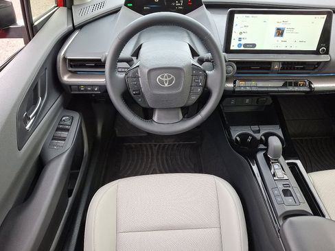Used 2024 Toyota Prius XLE image 11
