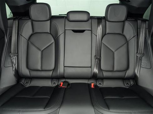 Certified 2026 Porsche Macan AWD/4WD image 30
