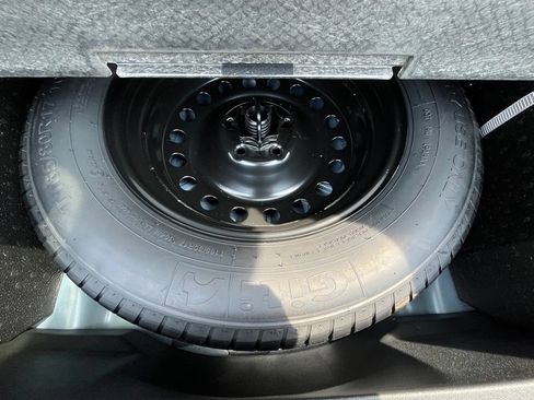 Certified 2026 Volkswagen Tiguan SE R-Line AWD/4WD image 29