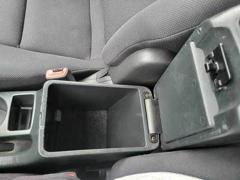 Used 2004 Pontiac Vibe w/ Moon And Tunes Value Package image 20