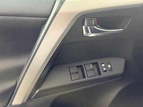 Used 2018 Toyota RAV4 XLE AWD/4WD image 21