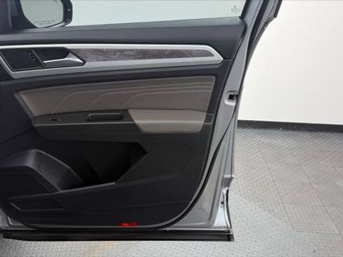Used 2023 Volkswagen Atlas Cross Sport SE w/ Panoramic Sunroof Package FWD image 23