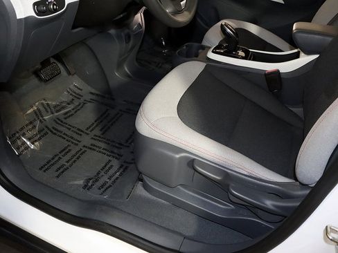 Used 2020 Chevrolet Bolt LT image 24