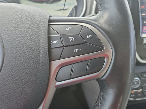 Used 2019 Jeep Cherokee Limited FWD image 23