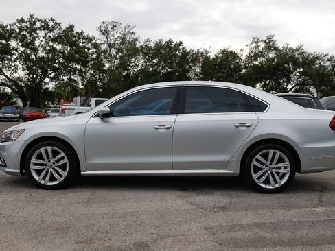 Used 2018 Volkswagen Passat 2.0T SE image 3