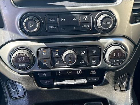 Used 2018 Chevrolet Suburban LT image 17