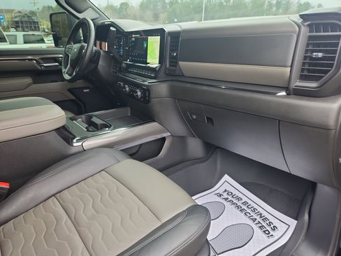 Used 2025 Chevrolet Silverado 2500 ZR2 image 48