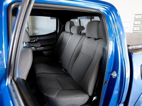 Used 2018 Toyota Tacoma TRD Sport image 10