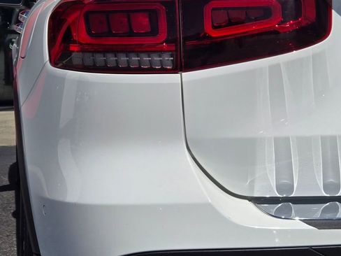 Used 2022 Mercedes-Benz GLB 250 4MATIC image 11