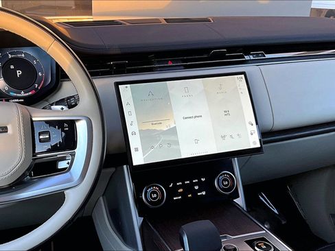 Used 2023 Land Rover Range Rover Long Wheelbase SE image 6