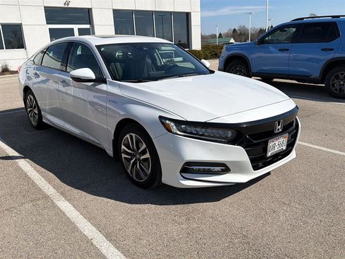 Used 2018 Honda Accord Touring image 3