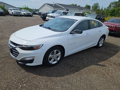 Used 2022 Chevrolet Malibu LS FWD image 1