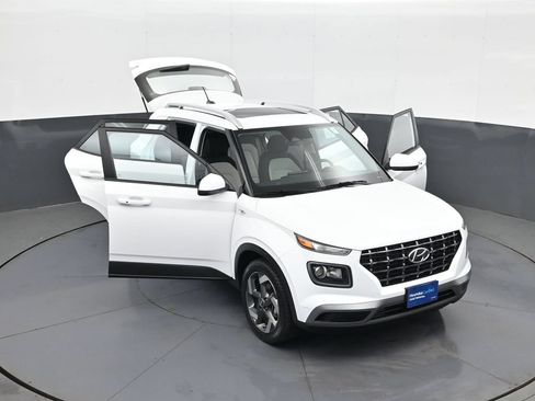 Certified 2024 Hyundai Venue SEL FWD image 29