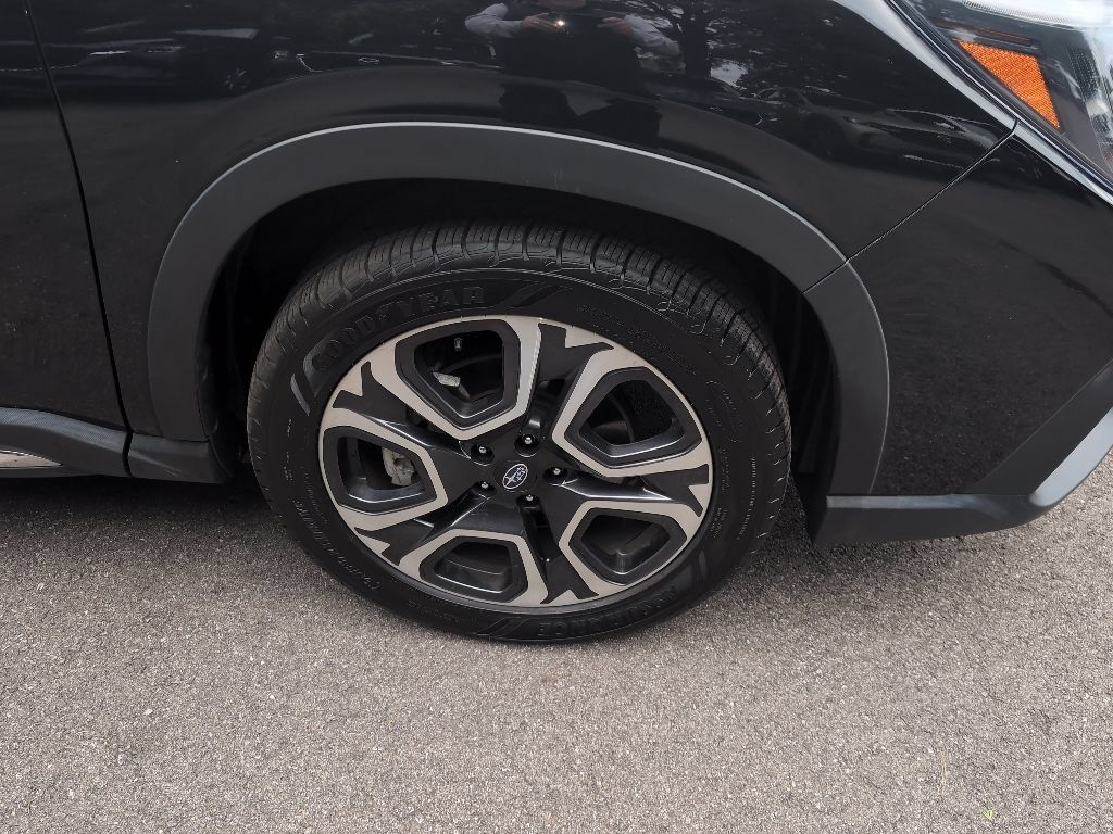 Used 2023 Subaru Ascent Limited AWD/4WD image 3
