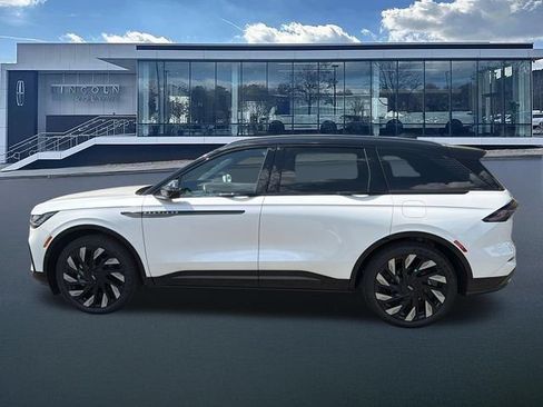 New 2026 Lincoln Nautilus Reserve w/ Jet Appearance Package AWD/4WD image 4