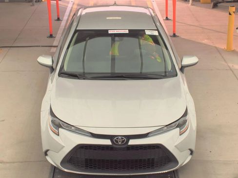 Used 2022 Toyota Corolla LE image 2