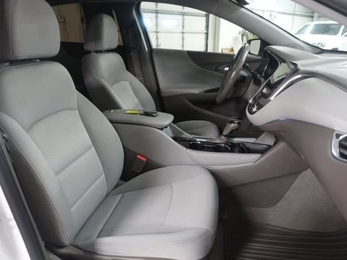 Used 2018 Chevrolet Malibu LT FWD image 25