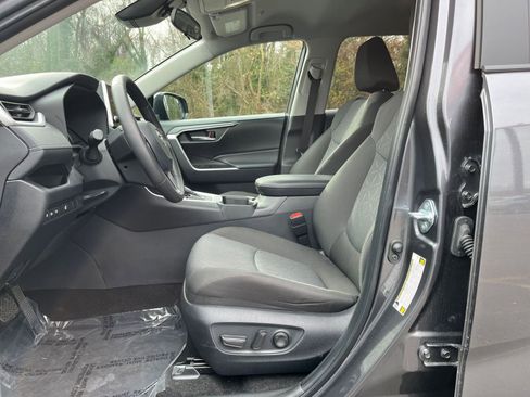 Used 2025 Toyota RAV4 XLE image 27