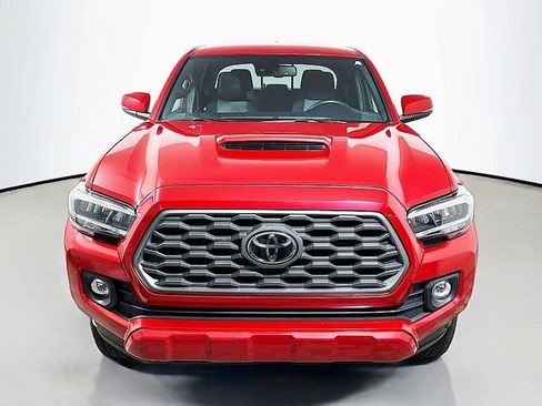 Used 2020 Toyota Tacoma TRD Sport w/ Technology Package AWD/4WD image 2