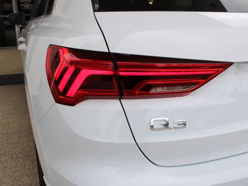 Certified 2025 Audi Q3 2.0T Premium w/ Convenience Package AWD/4WD image 10