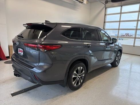 Used 2020 Toyota Highlander XLE image 8