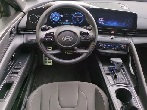 Certified 2025 Hyundai Elantra SEL image 14