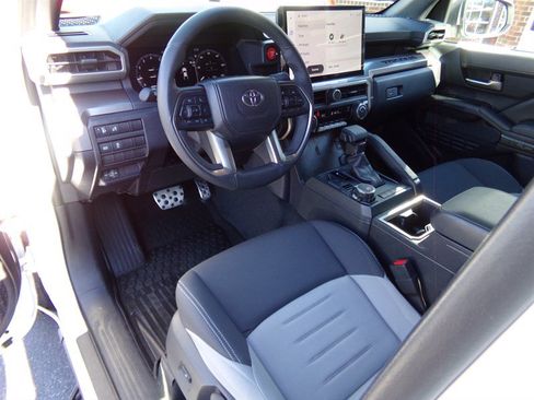 Used 2024 Toyota Tacoma TRD Sport AWD/4WD image 26