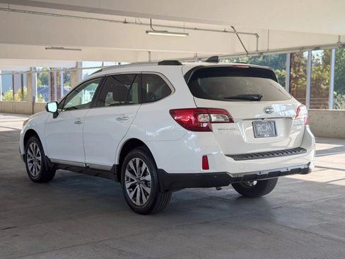 Used 2017 Subaru Outback 2.5i Touring w/ Popular Package #5A AWD/4WD image 7