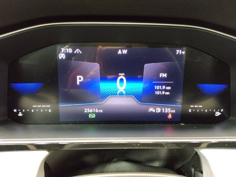 Used 2025 Volkswagen Jetta SE FWD image 23