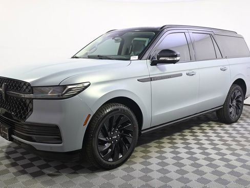 New 2026 Lincoln Navigator L Reserve w/ Jet Appearance Package image 2