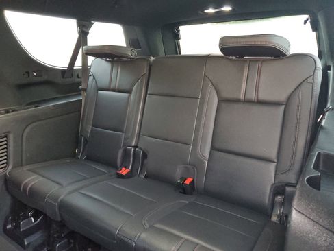 Used 2022 Chevrolet Suburban RST w/ Luxury Package image 91