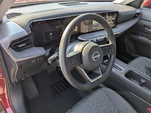 Used 2025 Nissan Kicks SV w/ SV Premium Package FWD image 12