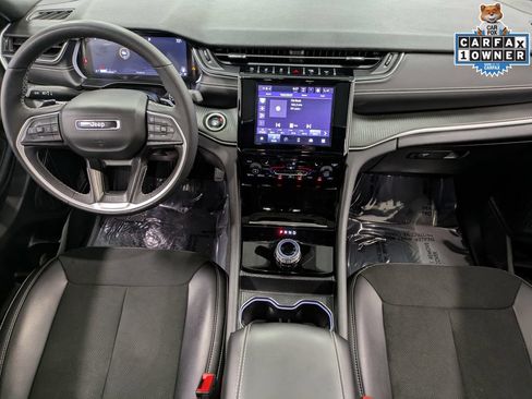 Used 2025 Jeep Grand Cherokee Altitude AWD/4WD image 24