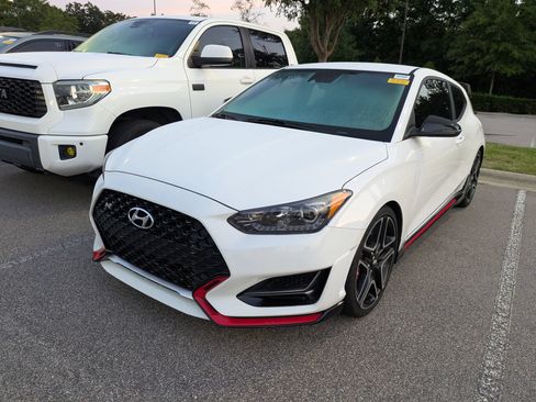 Used 2022 Hyundai Veloster N FWD image 3
