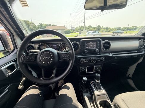Used 2018 Jeep Wrangler Unlimited Sport AWD/4WD image 23