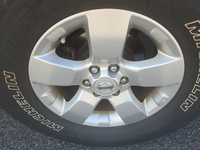 Used 2013 Nissan Frontier SV w/ SV Value Truck Pkg RWD image 10
