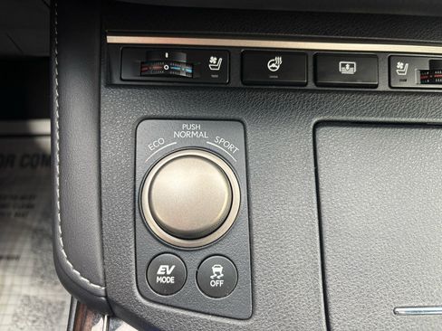 Used 2017 Lexus ES 300h image 26