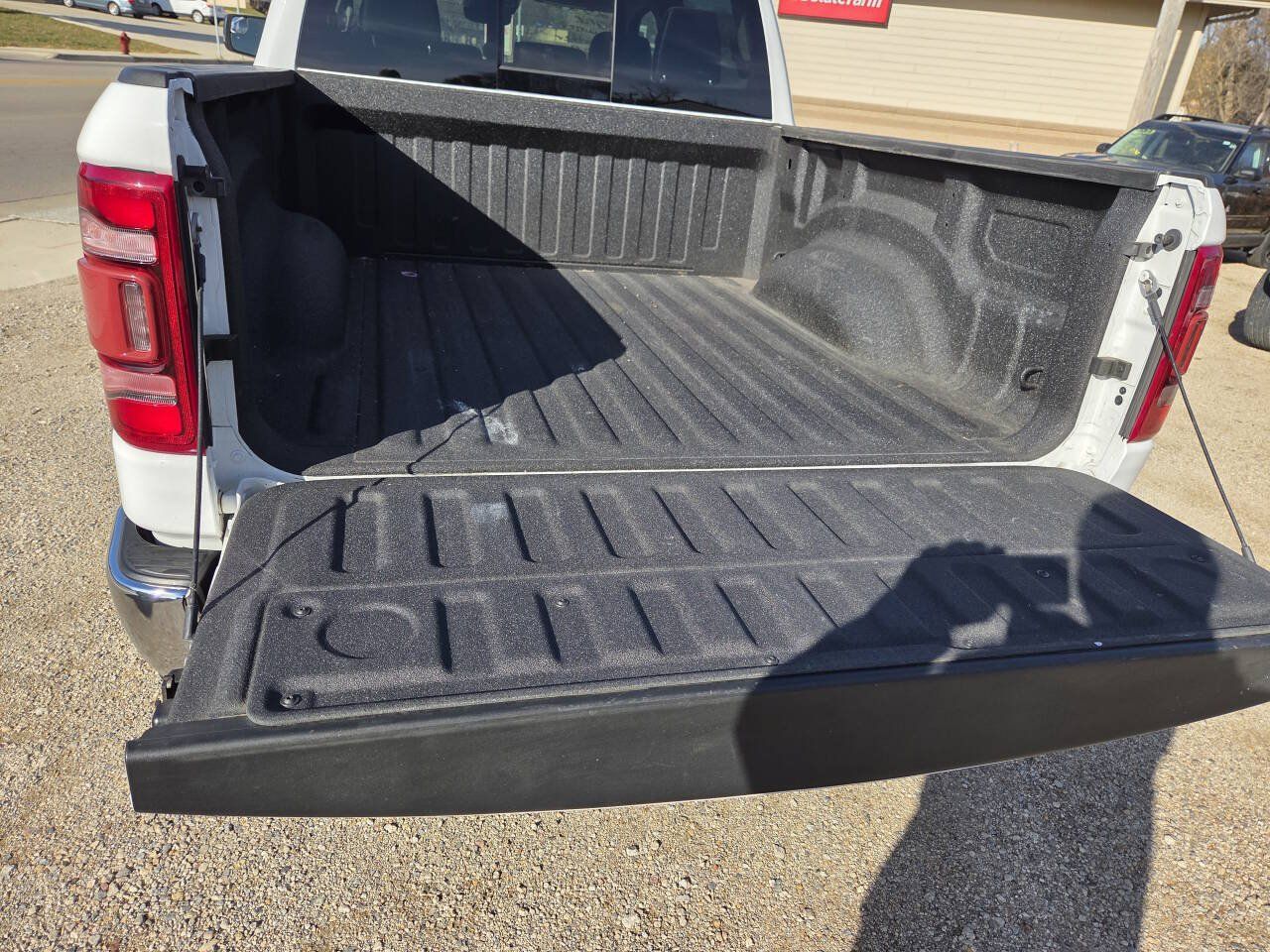 Used 2022 RAM 1500 Laramie AWD/4WD image 18