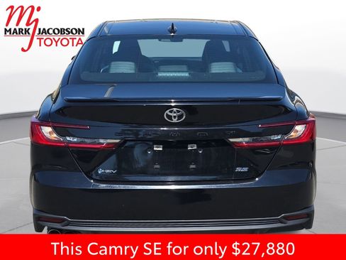 Used 2025 Toyota Camry SE FWD image 11