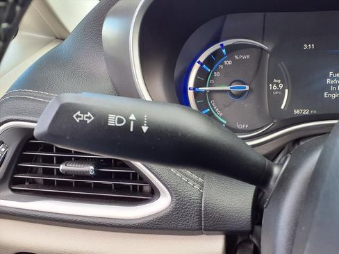 Used 2023 Chrysler Pacifica Touring-L FWD image 28