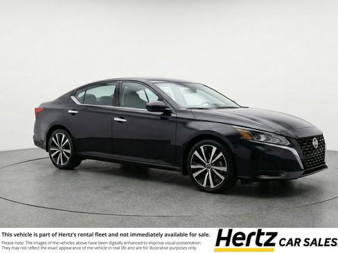 Used 2025 Nissan Altima 2.5 SV image 1