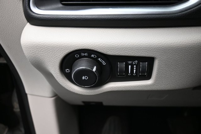 Used 2017 Chrysler Pacifica Touring-L Plus FWD image 16