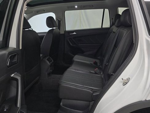 Used 2022 Volkswagen Tiguan SE w/ Panoramic Sunroof Package image 12