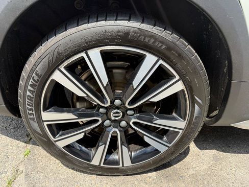 Used 2020 Volvo V60 T5 Cross Country image 13